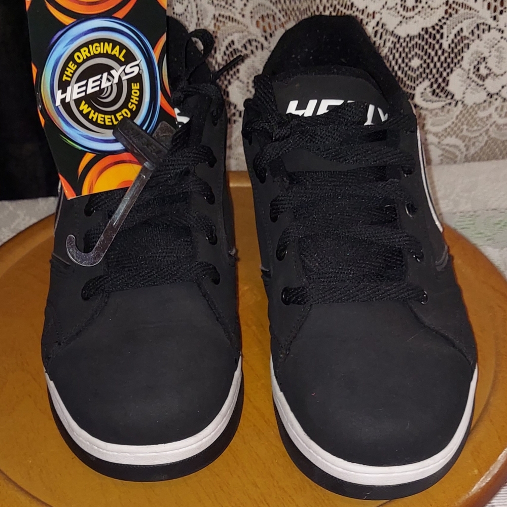 Mens black and white size 11 Heelys
